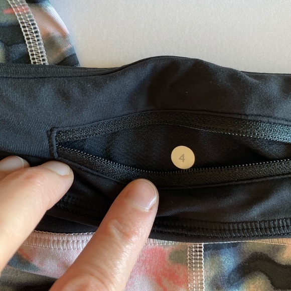 Lululemon run inspire crop Sz 4 EUC wamo camo - Picture 6 of 6